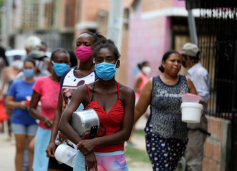 'Vivimos en un mundo que gasta 2,7 billones de dólares al año en...