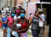 'Vivimos en un mundo que gasta 2,7 billones de dólares al año en armas y que tiene un déficit de 420.000 millones de dólares en igualdad de género'
