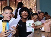 Laboratorios creativos en escuelas de San Antero para dar nueva vida al plástico