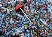 La ONG Surfrider denuncia las "falsas soluciones" de las marcas de moda a la contaminación por plásticos